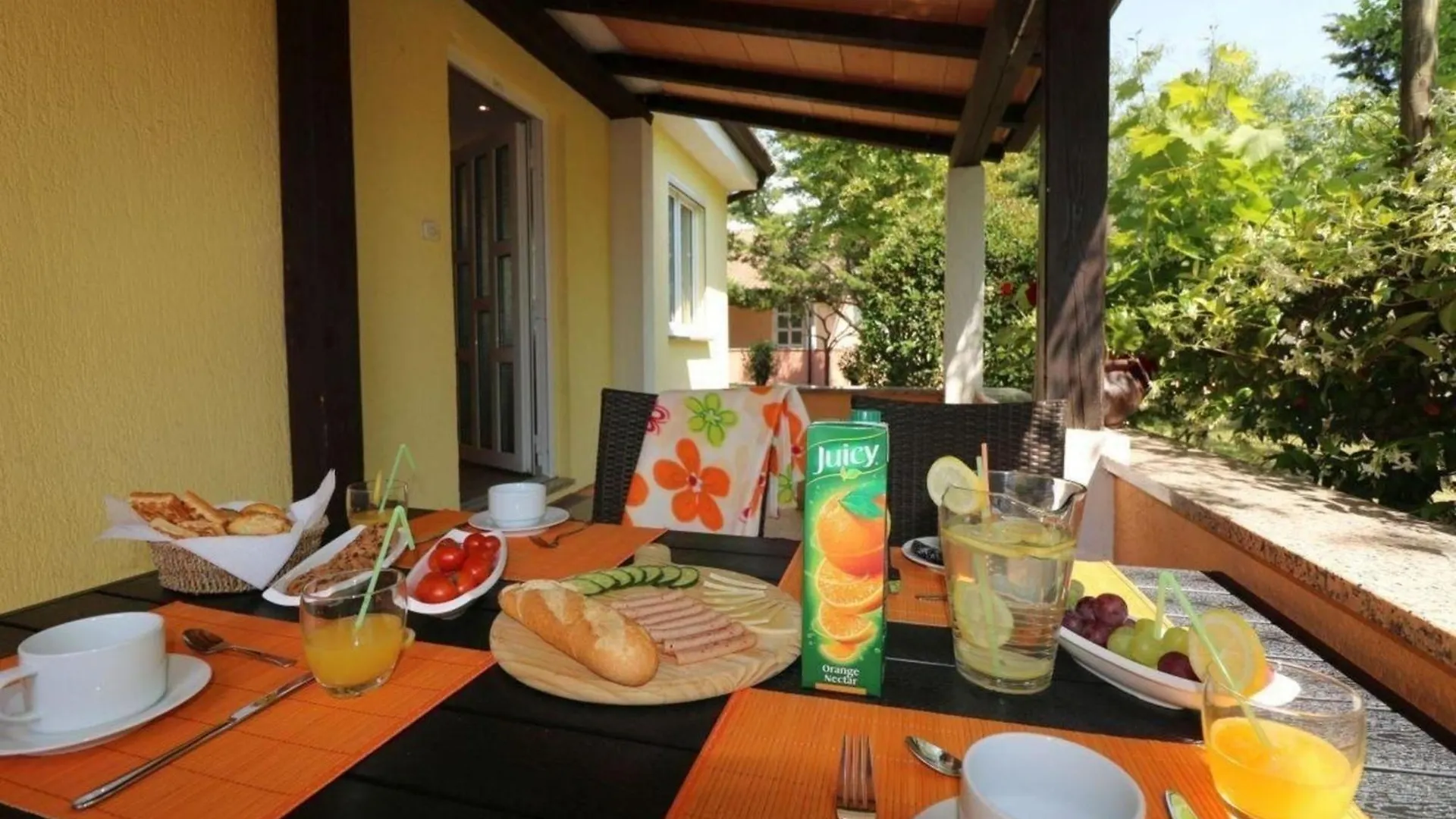 Residence Lorena Ferienhaus Mit Salzwasser-Pool Und Garten In Porec Croatia